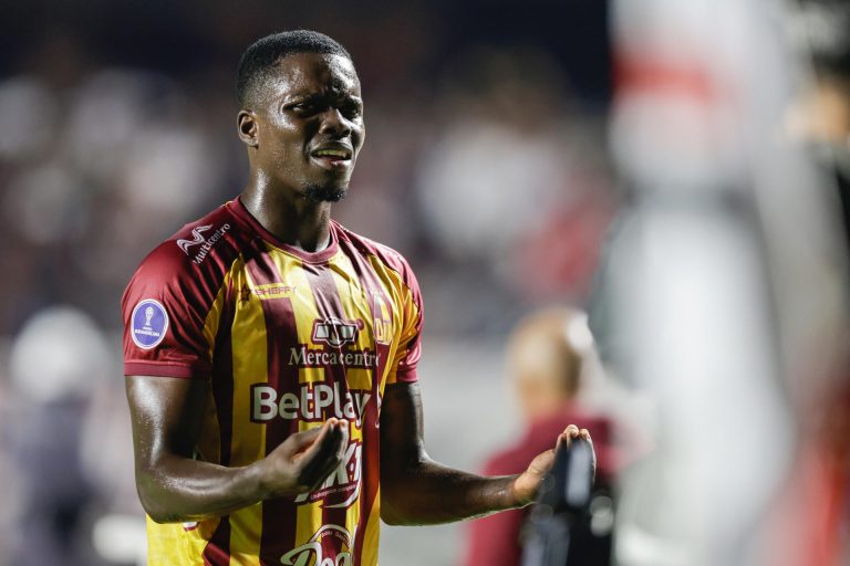 Deportes Tolima, es nuevo líder, en medio de polémica por malos arbitrajes en Colombia